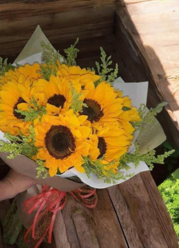 Ramo con Girasol y follaje de Temporada