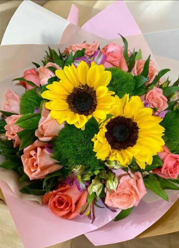 Ramo con Rosas y Girasoles-Sol y Dulzura