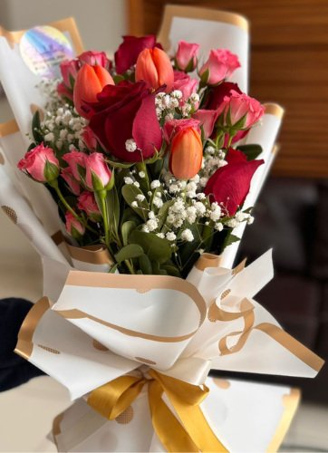 Ramo con Tulipanes y Rosas