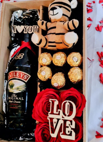 Caja de madera con Rosas y bombones