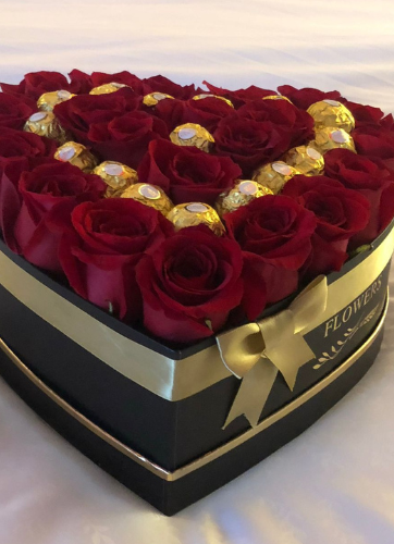 Box de corazón con Rosas y Bombones